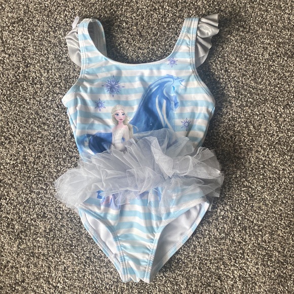 3T bathing suits- includes 4 - Picture 6 of 6